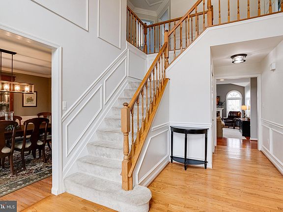 3rd image of 1215 Runnymede Ln