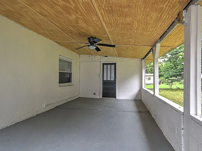 1712 Oaklawn St — Photo 24