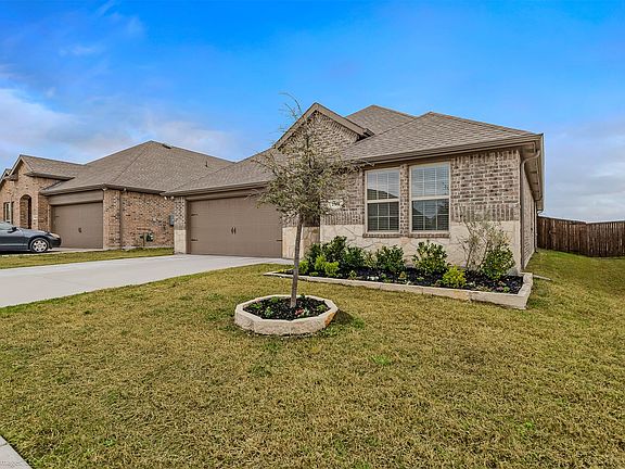 2nd image of 734 Fort Ln