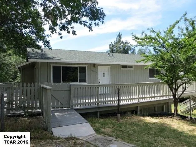 16996 Columbia River Dr photo 1