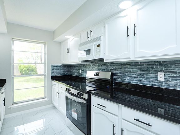 3rd image of 4647 Glenvillage St
