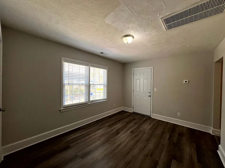 222D Woodrow St — Photo 2