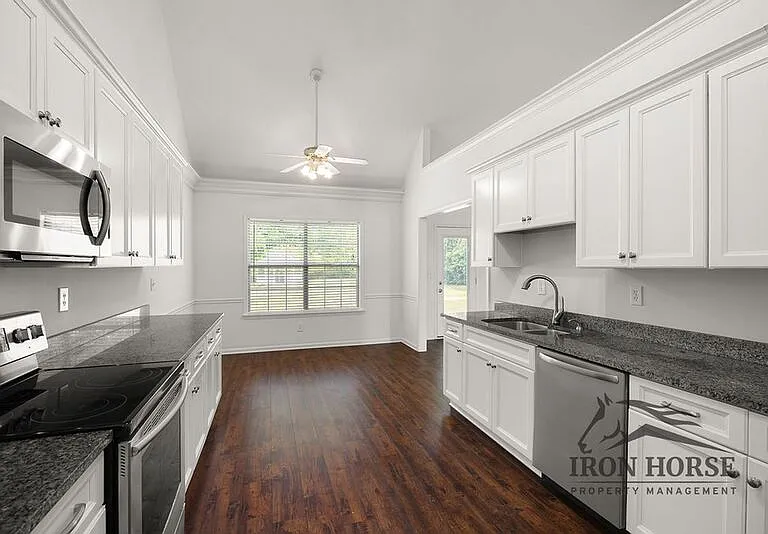379 Beech Hollow Trl — Photo 14