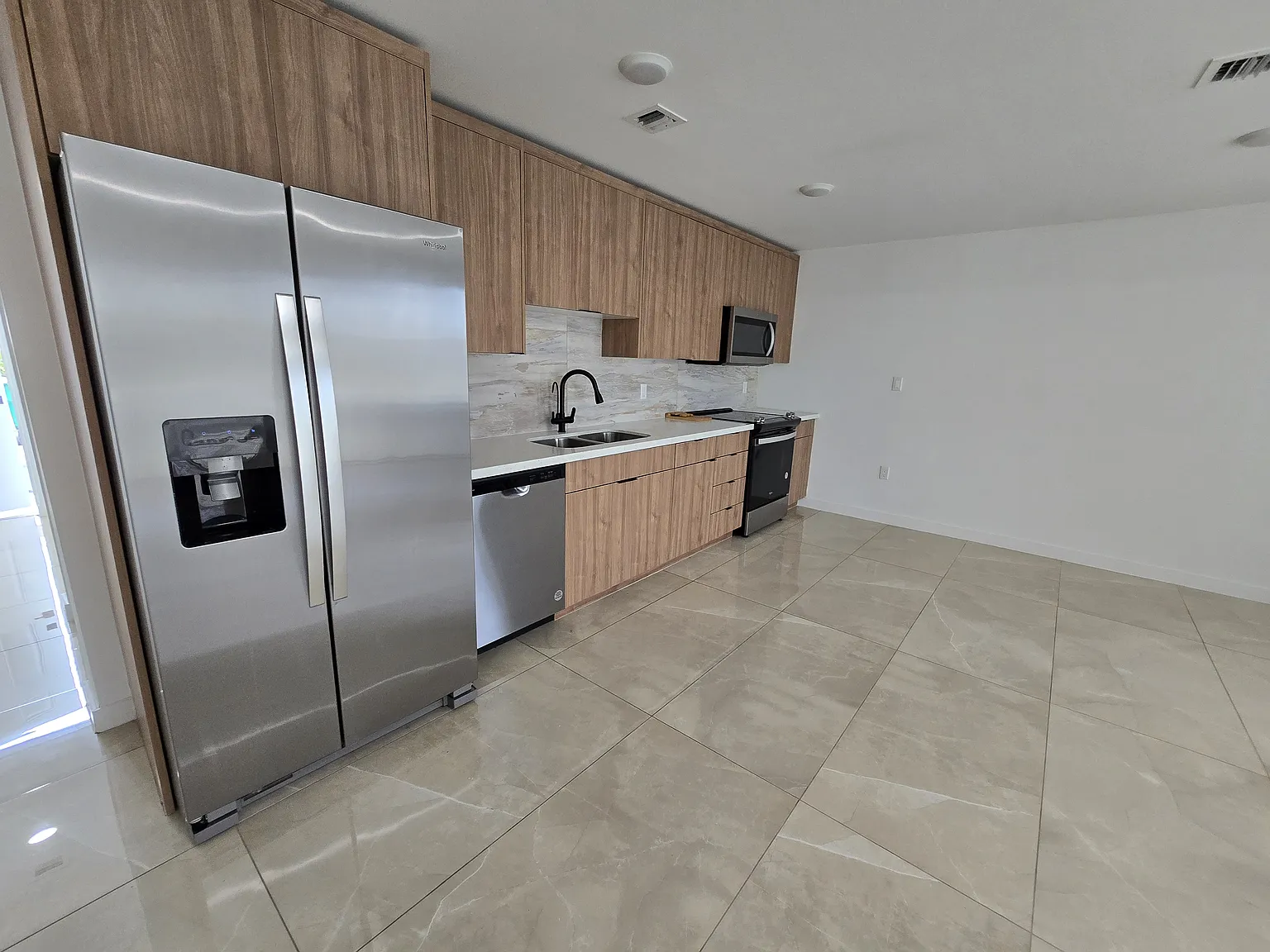 4 bed, 1398 sqft, $2,950 — Photo 3