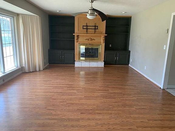 3rd image of 117 E Hillcrest Ln