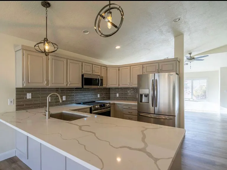 2349 S Legacy Dr — Photo 2
