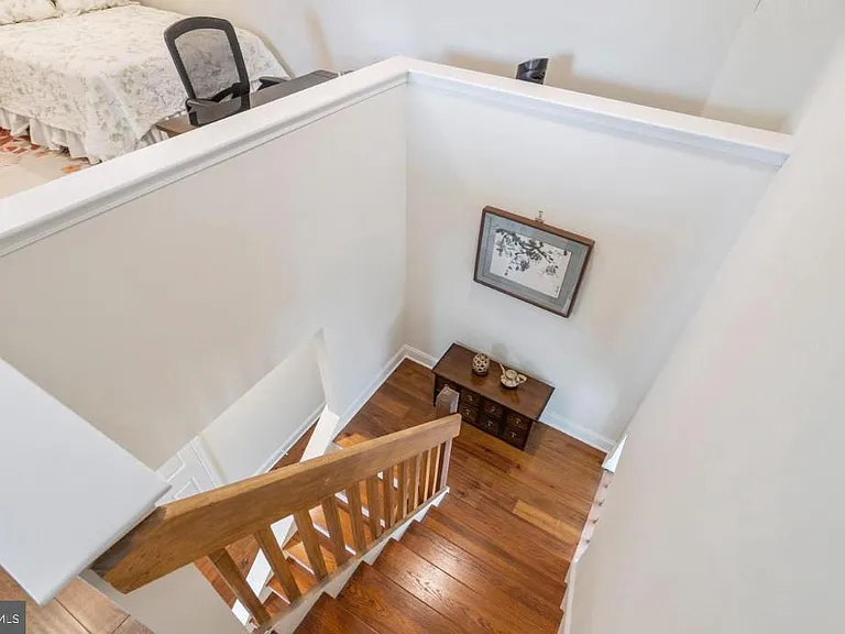 2074 Yorktown S — Photo 31
