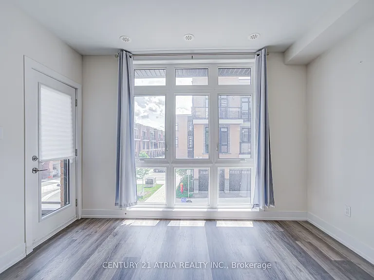 1 Bond Cres #1 — Photo 15