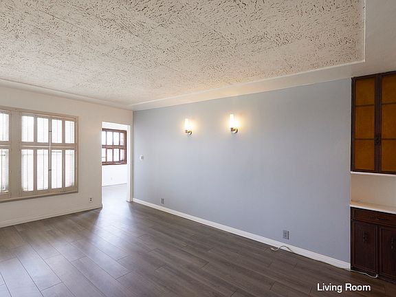 3rd image of 5975 Overhill Dr