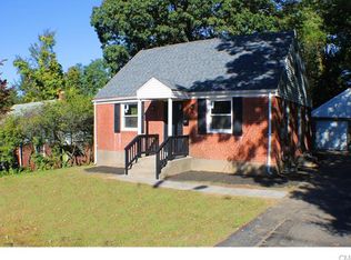 19 Farnsworth St, Hamden, CT 06517