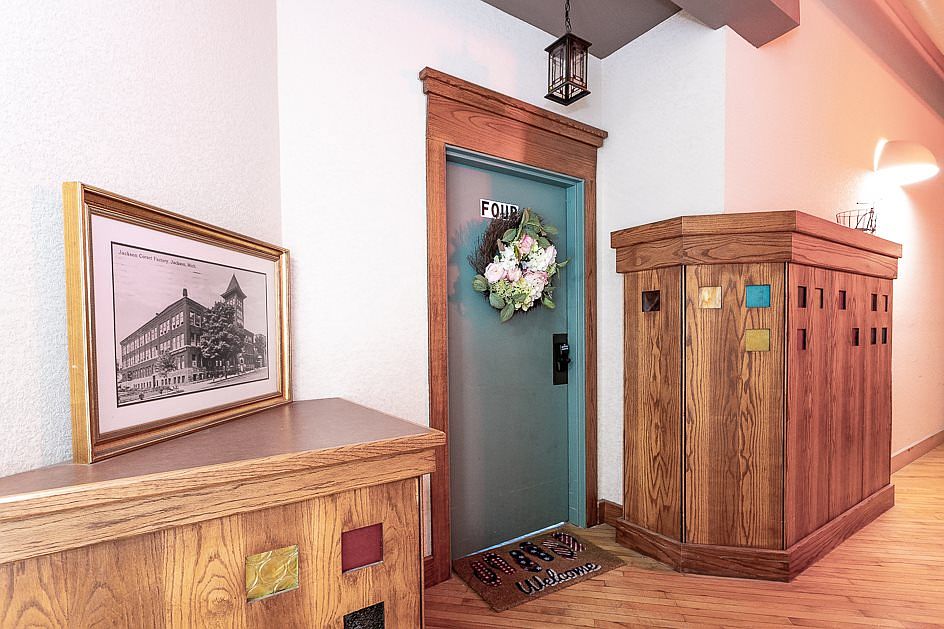1st image of 109 W Washington Ave APT 4