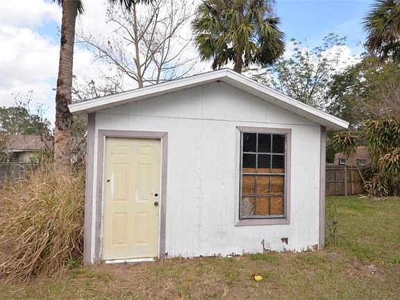 5th image of 1089 Geneva Dr