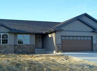 1703 Pioneer Ct SE, Cedar Rapids, IA 52403