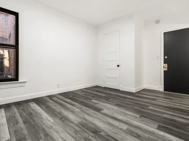 408 E 6th St #5 — Photo 10