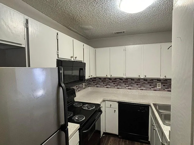 Oak Meadow Apartments — Photo 68