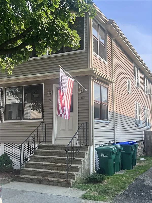 2 bed, 1100 sqft, $2,700 — Photo 1
