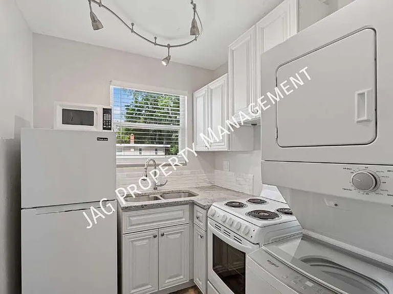 1123 Lasalle St #8 — Photo 2