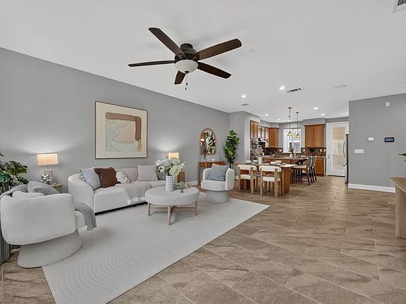 3rd image of 1052 Doheny Trl
