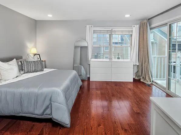 454 Albany Court image 8 of 29