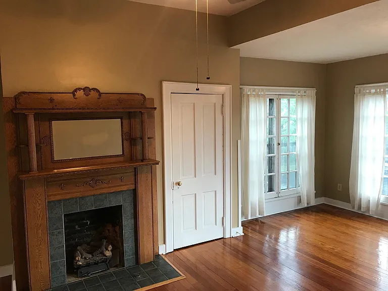 524 E 11th St #3 — Photo 5