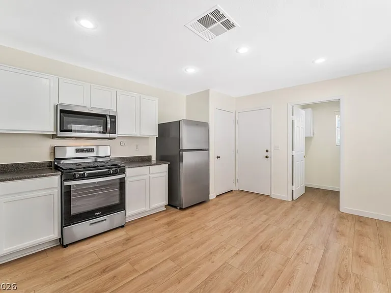 8632 Majestic Pine Ave — Photo 5