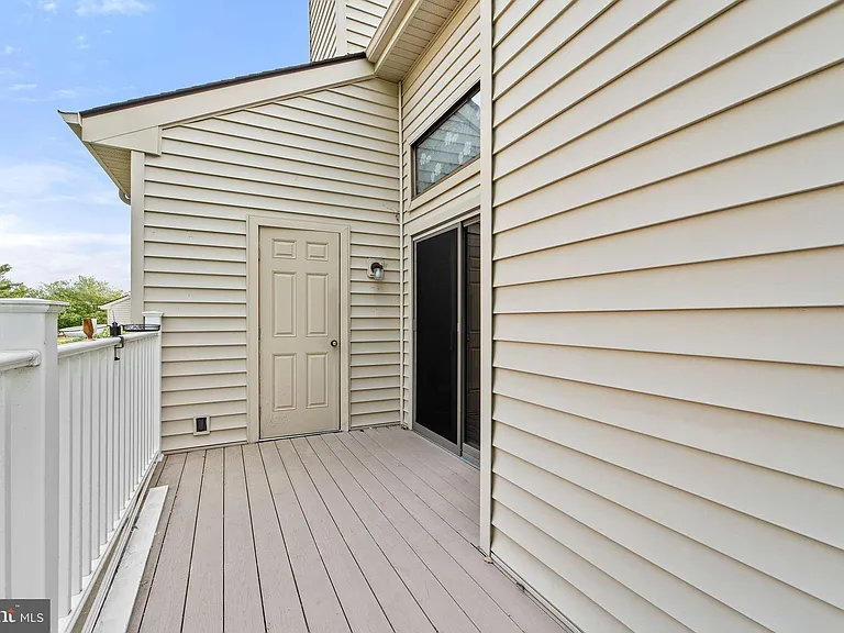 1512 Roberts Way — Photo 21