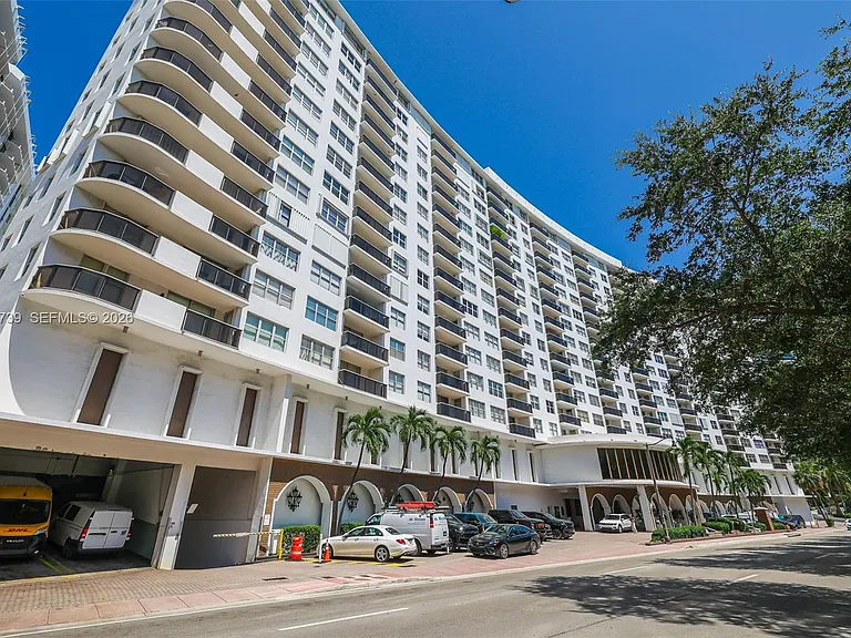 6039 Collins Ave #936 — Photo 35