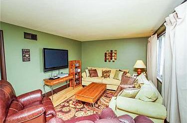 3rd image of 122 Hill St