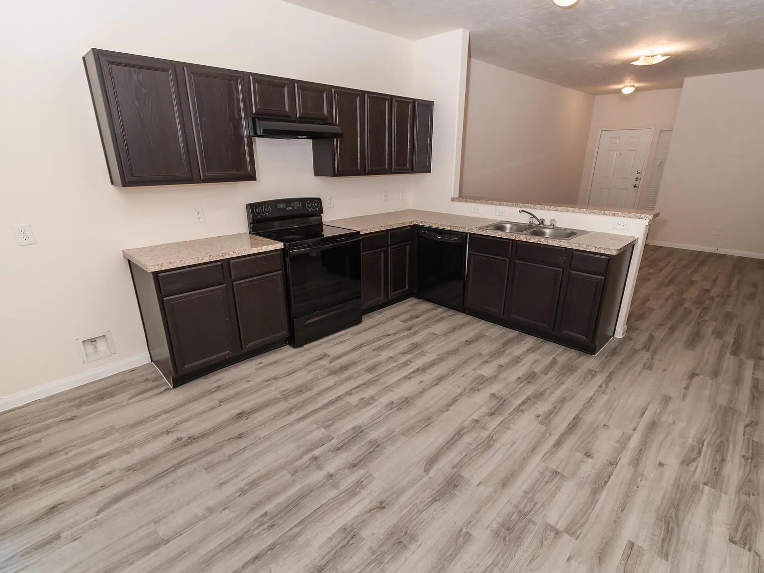 Brenwood Circle Townhomes — Photo 4