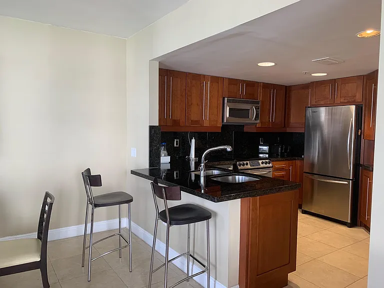 1402 Brickell Bay Dr #601 — Photo 4