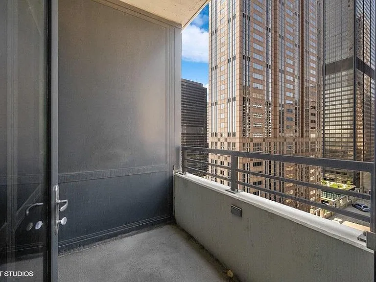 235 W Van Buren St #2116 — Photo 9