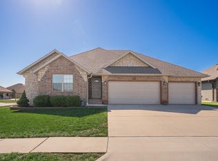 878 E Dyann Dr, Nixa, MO 65714