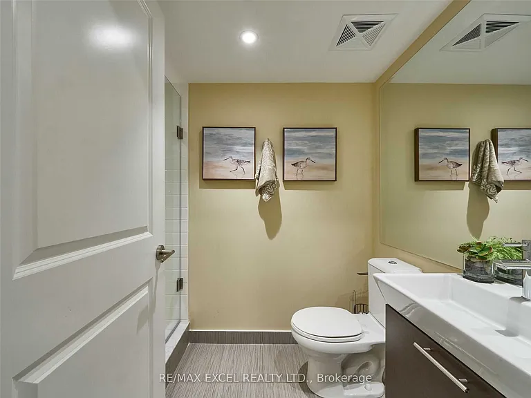 386 Yonge St #503 — Photo 7