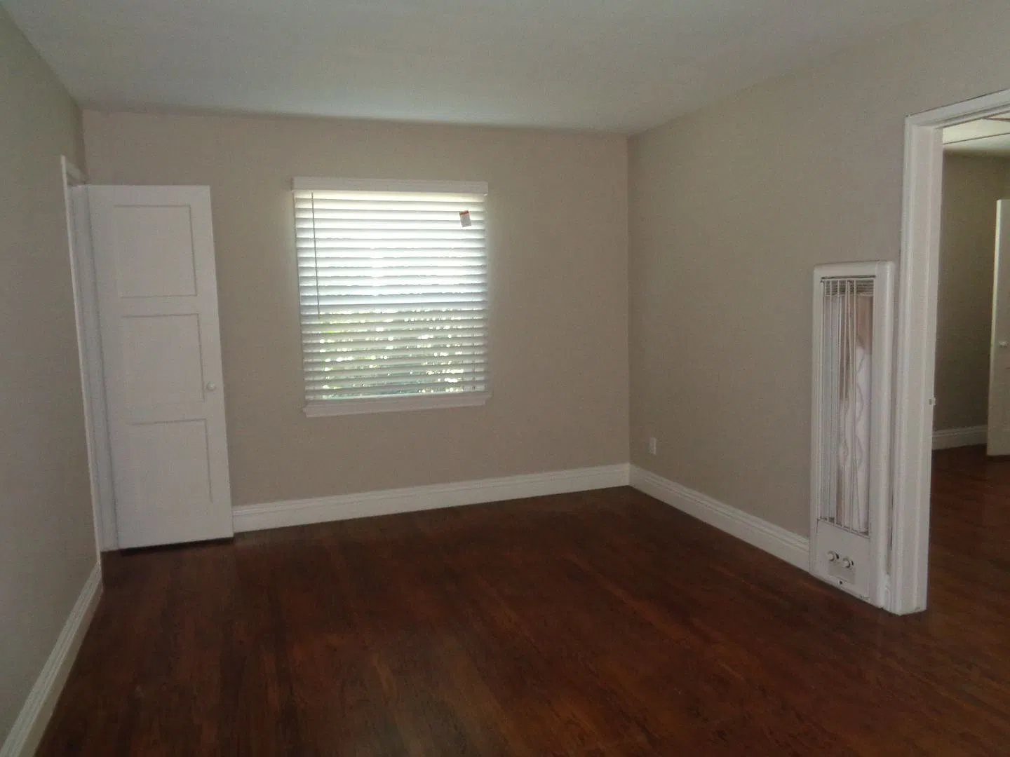 922 E. 2nd St. — Photo 2