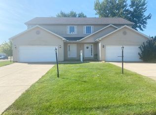 402 Mackenzie Pl #A, Metamora, IL 61548