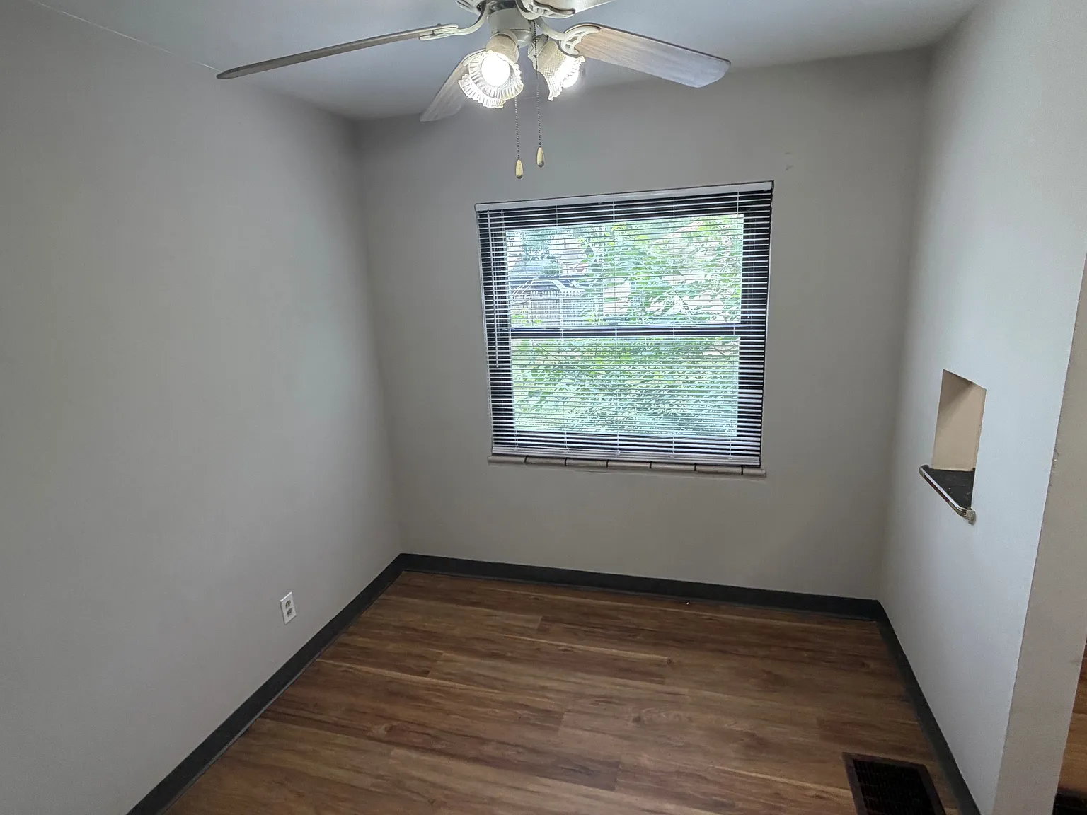 2 bed, 850 sqft, $900 — Photo 4