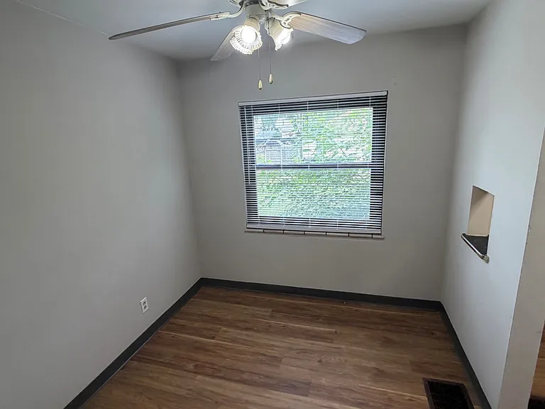 452 Wrexham Ave #B — Photo 4