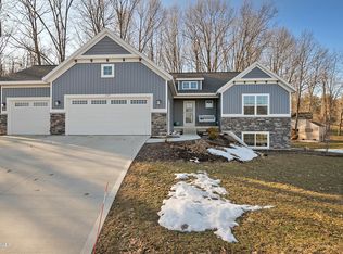 137 Muirfield Ct NE, Rockford, MI 49341