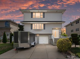 17 Acorn Rd, Secaucus, NJ 07094