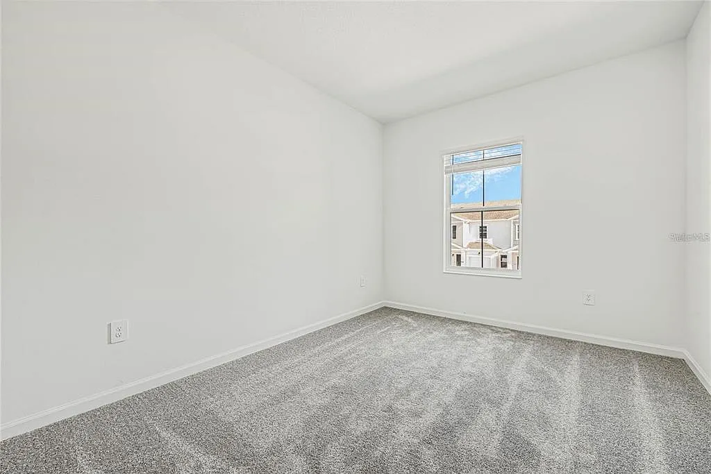 3 bed, 2.5 bath, 1834 sqft, $2,100 — Photo 4
