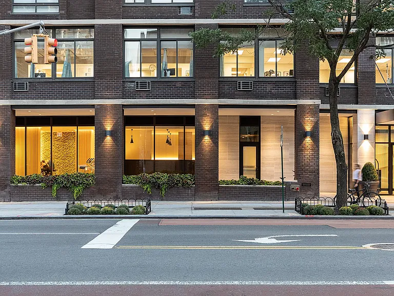 300 E 34th St #9B — Photo 45
