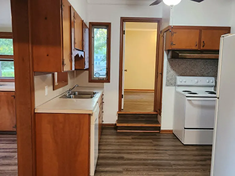 107 E Mockingbird Ln — Photo 9