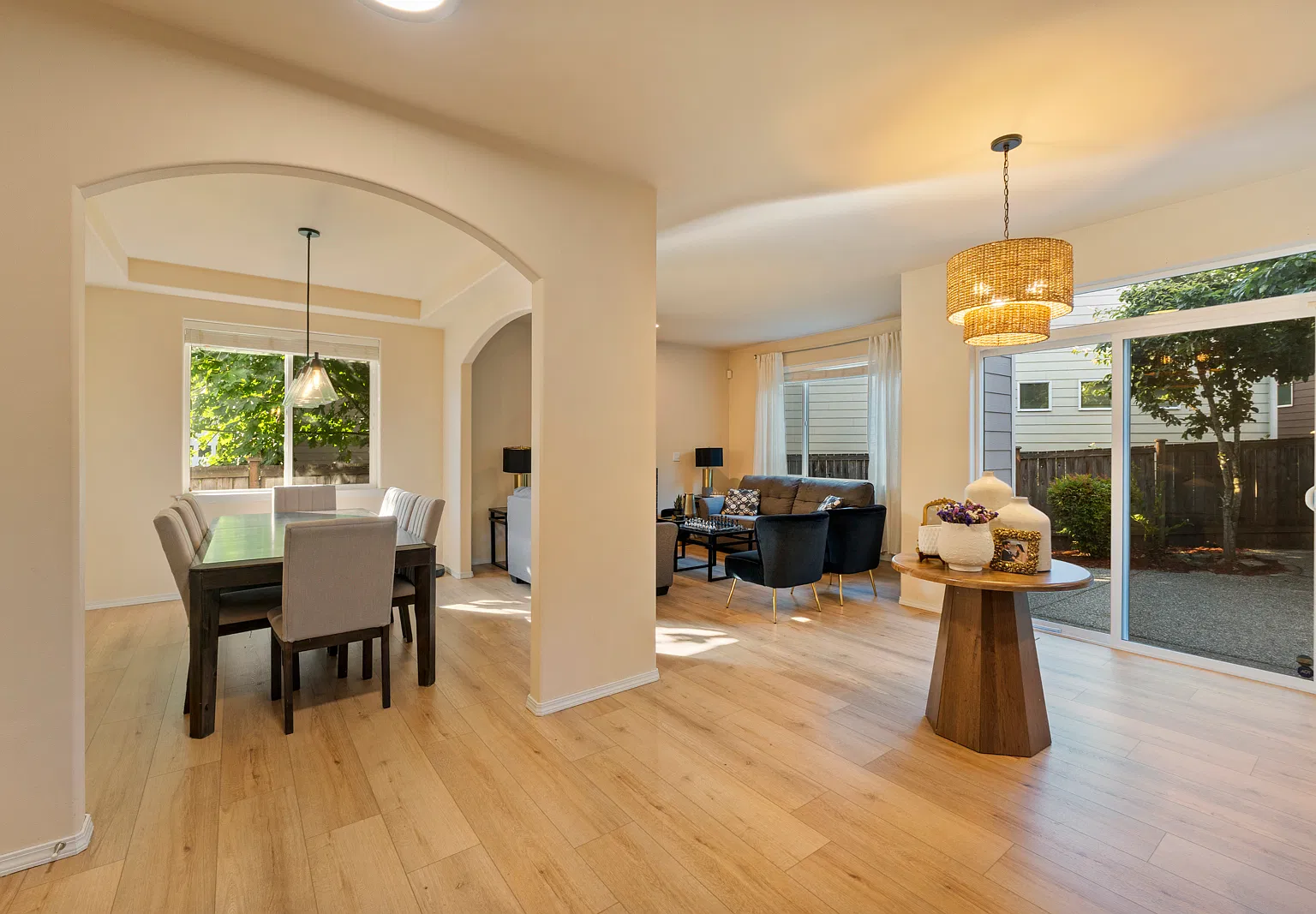 4 bed, 2.5 bath, 2162 sqft, $3,600 — Photo 3