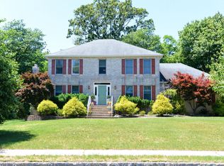 25 Garryford Dr, Middletown, NJ 07748