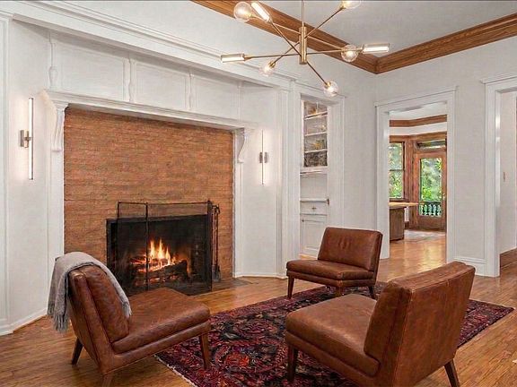 3rd image of 225 Hamilton St