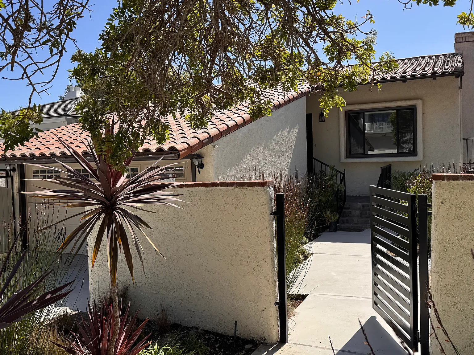 4 bed, 2676 sqft, $7,200 — Photo 1