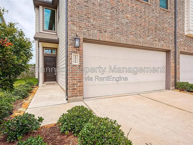 2559 Terrace Point Dr — Photo 3
