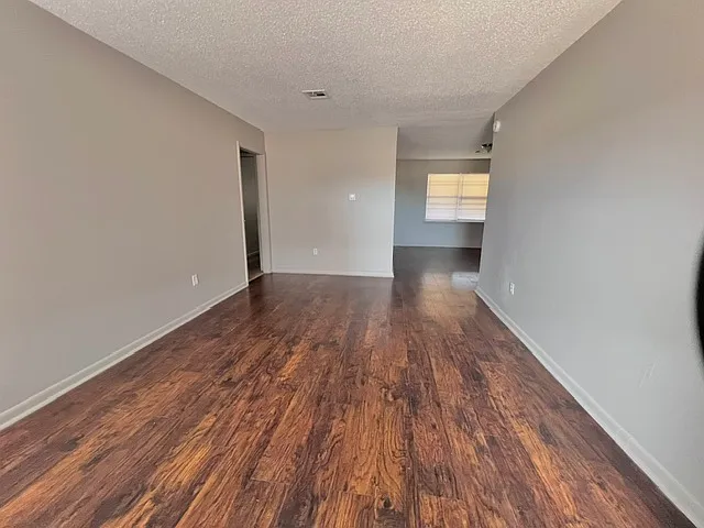 3 bed, 1300 sqft, $1,300 — Photo 3
