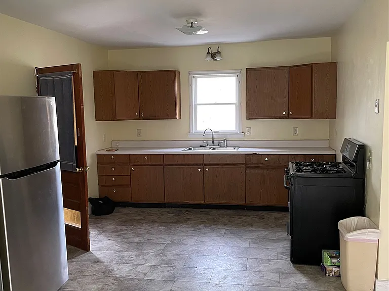 167 Oak St #1 — Photo 7