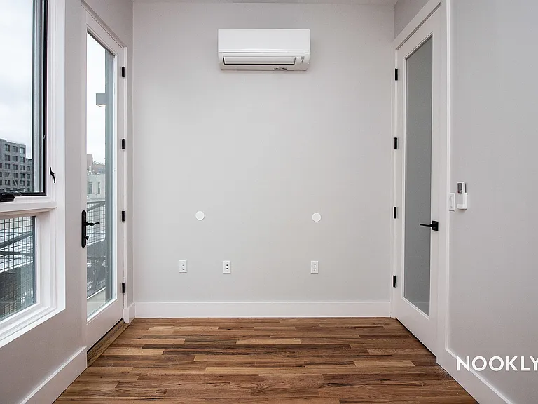 48 Jefferson St #4B — Photo 6